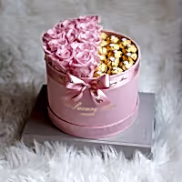 Infinity Roses and Ferrero Rocher Chocolate Gift Box | Luxury Preserved Flowers and Chocolate Gift Set