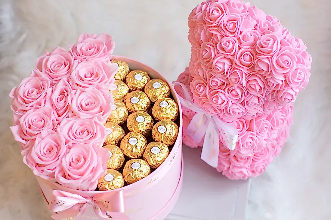 Valentine's Day Gift Set Infinity Roses and Rose bear and chocolate delivered in Uk
