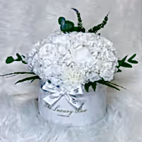 White preserved floral arrangement bouquet flower box for flower delivery in UK