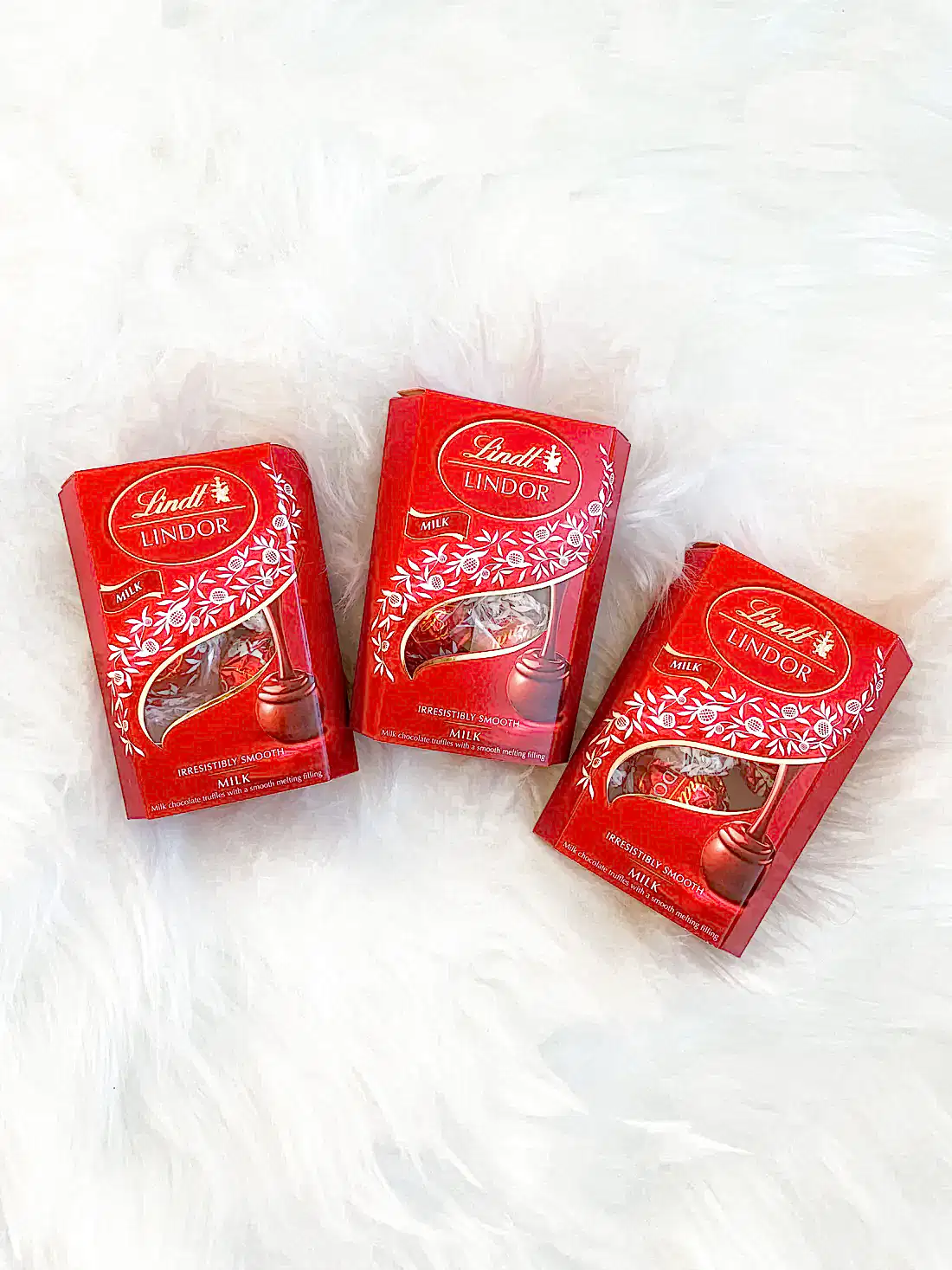 Lindt LINDOR Milk Chocolate Truffles 37g