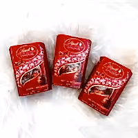 Lindt LINDOR Milk Chocolate Truffles 37g