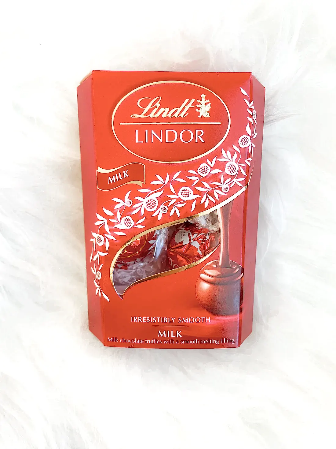 Lindt LINDOR Milk Chocolate Truffles 37g
